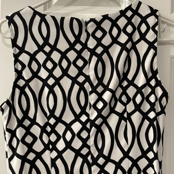 Woman’s dress - Picture 4 of 4